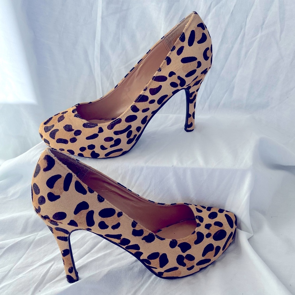 Theme calf hair leopard print heel size 10